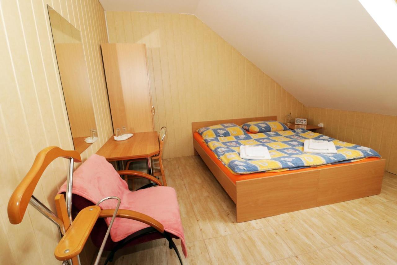 Penzion Hurka Hotel Dolni Libchavy Екстериор снимка
