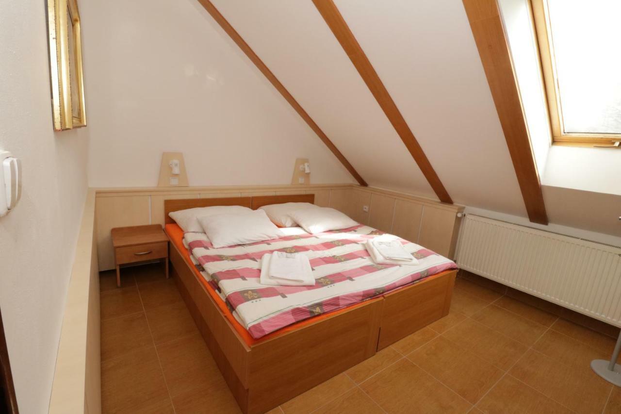 Penzion Hurka Hotel Dolni Libchavy Екстериор снимка