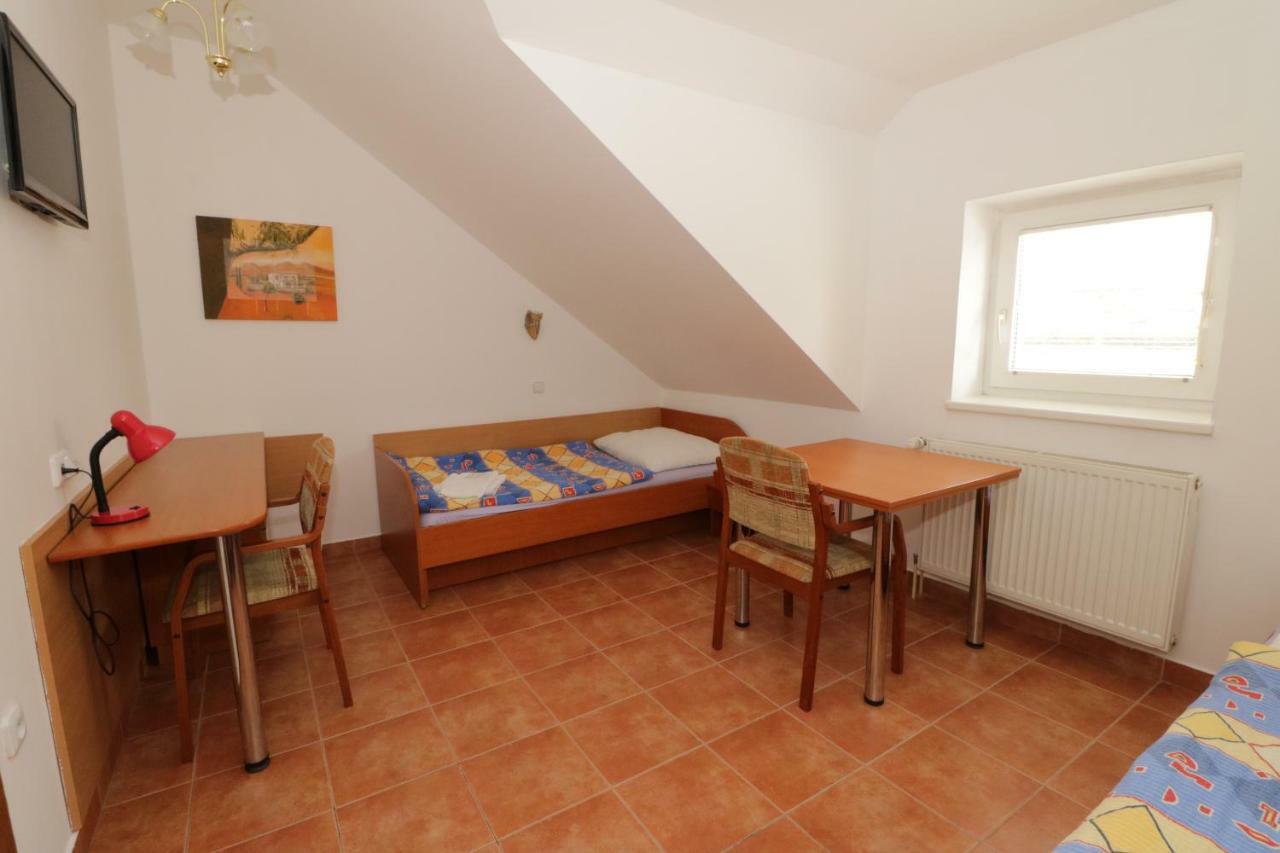 Penzion Hurka Hotel Dolni Libchavy Екстериор снимка