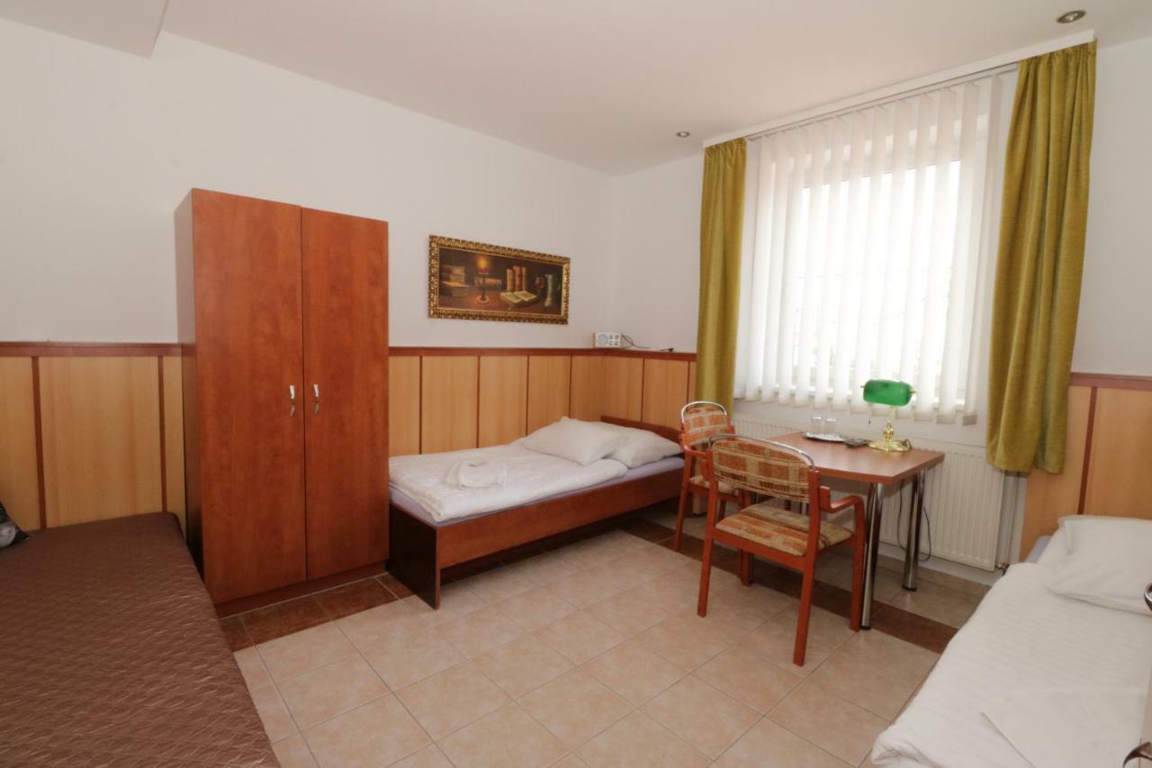 Penzion Hurka Hotel Dolni Libchavy Екстериор снимка