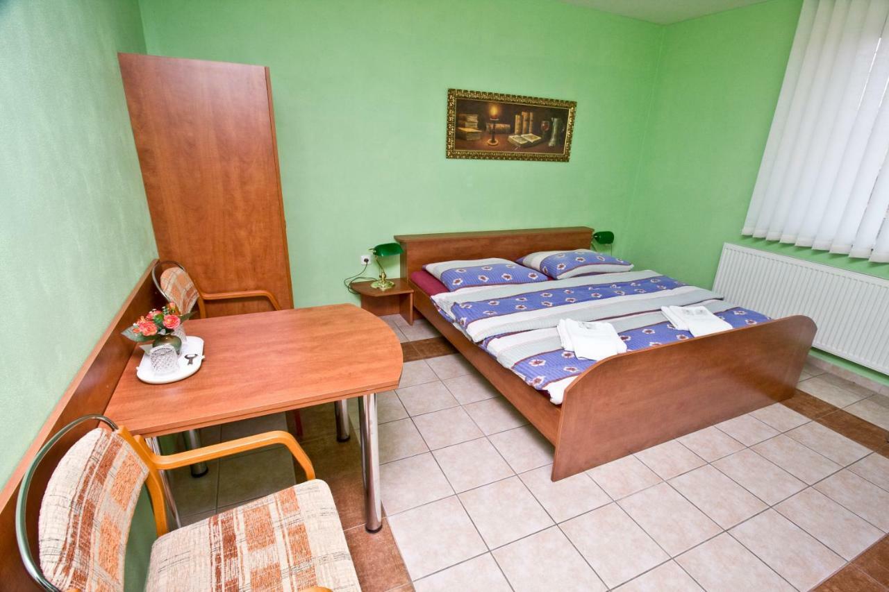Penzion Hurka Hotel Dolni Libchavy Екстериор снимка
