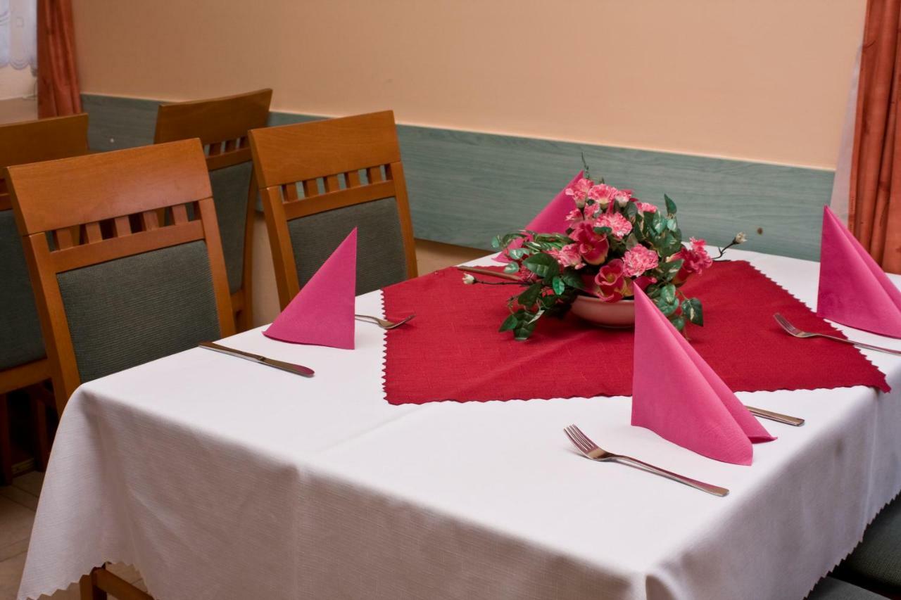 Penzion Hurka Hotel Dolni Libchavy Екстериор снимка