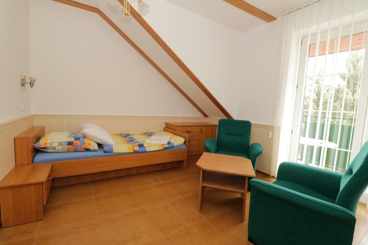 Penzion Hurka Hotel Dolni Libchavy Екстериор снимка