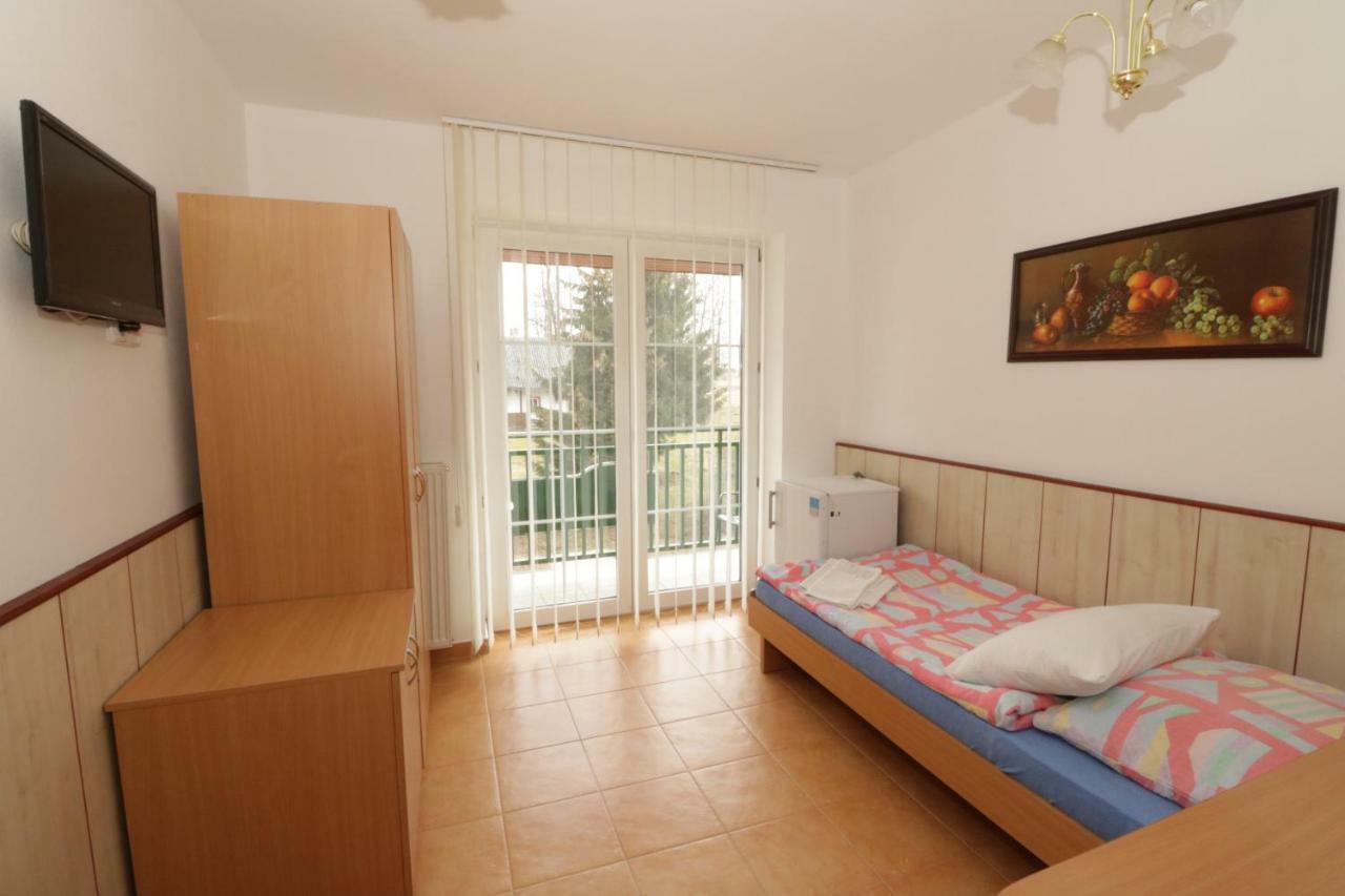 Penzion Hurka Hotel Dolni Libchavy Екстериор снимка